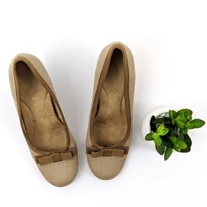 *aerosoles * light brown fabric bow 2" heels